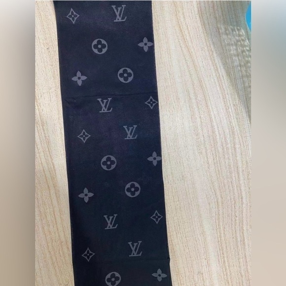 Pantyhose..Black Pantyhose w/LV letters/design - Picture 3 of 4